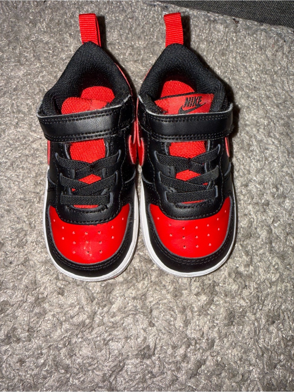 Nike Kids Black and Red Velcro Low-Top Sneakers